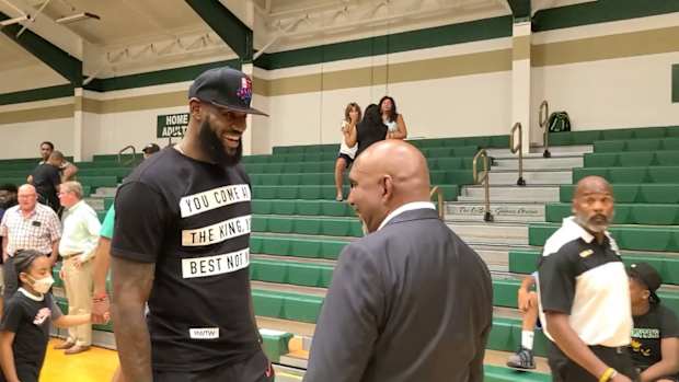 LeBron James returns home to honor Dru Joyce